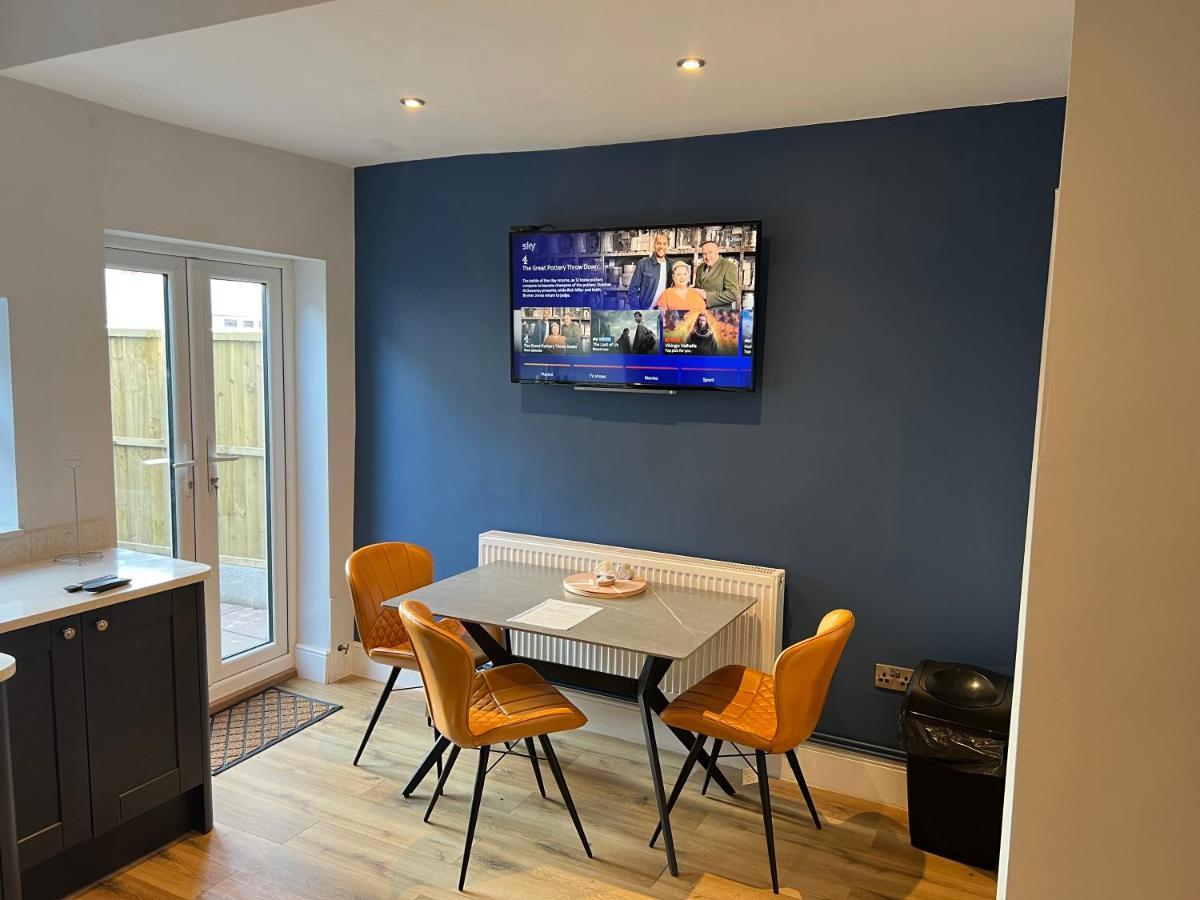 Luxury 2 Bed Apartment Great Location Stoke-on-Trent Buitenkant foto