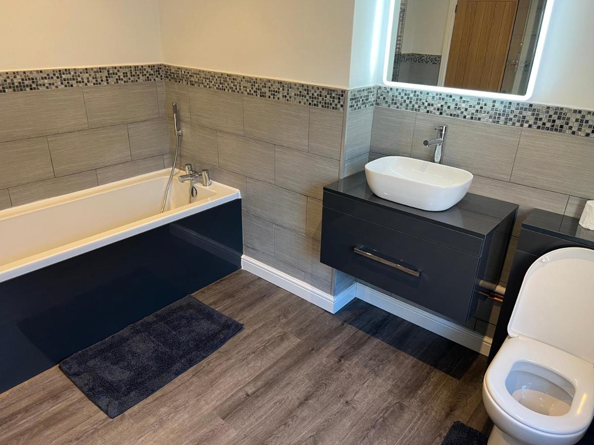 Luxury 2 Bed Apartment Great Location Stoke-on-Trent Buitenkant foto