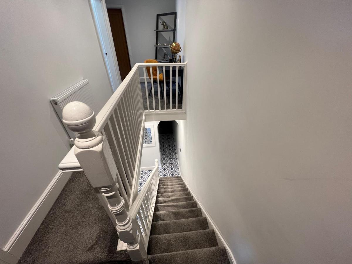 Luxury 2 Bed Apartment Great Location Stoke-on-Trent Buitenkant foto