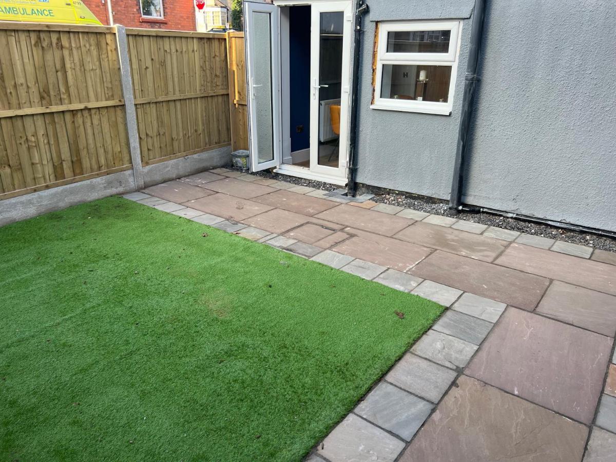 Luxury 2 Bed Apartment Great Location Stoke-on-Trent Buitenkant foto