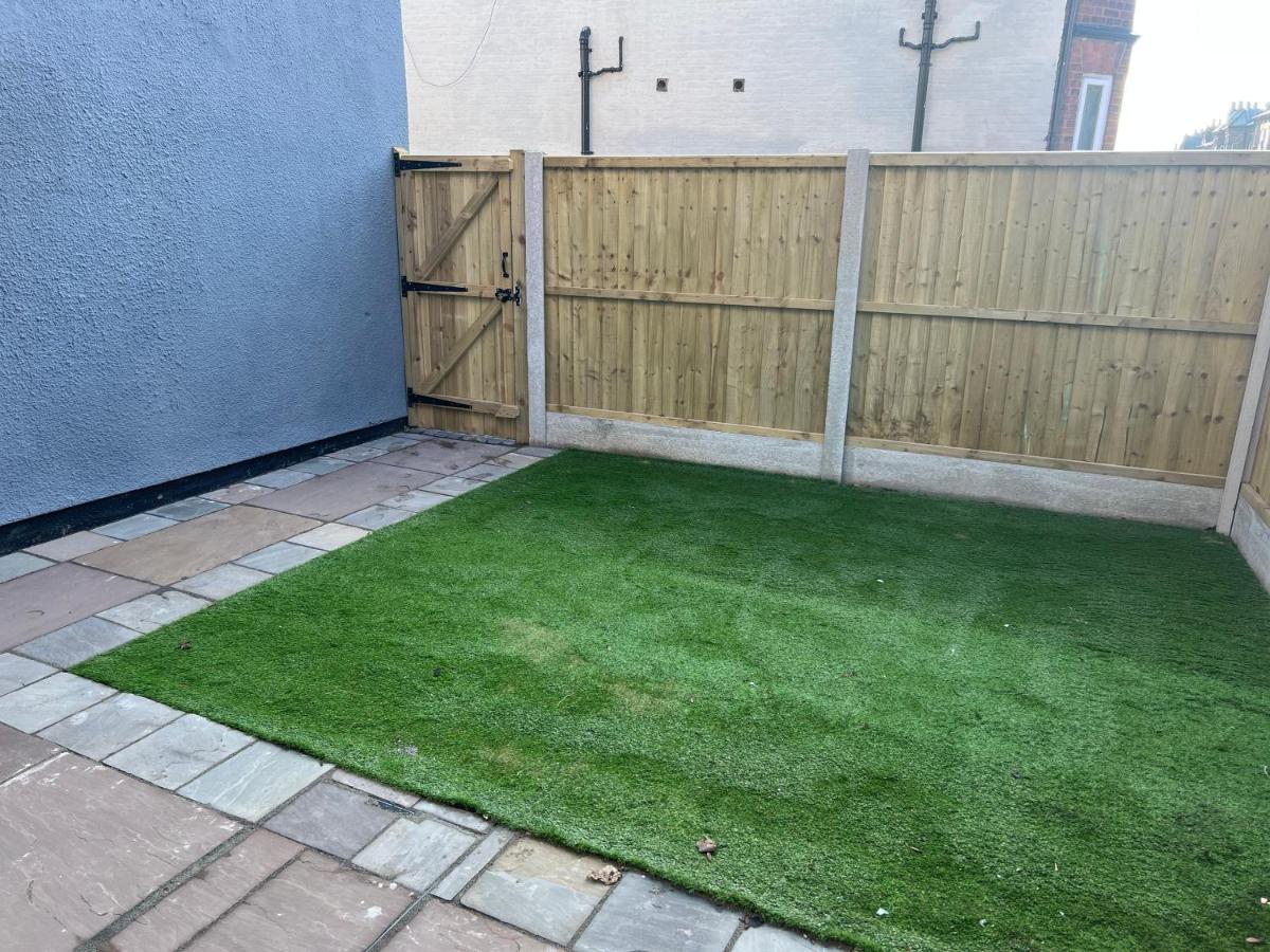 Luxury 2 Bed Apartment Great Location Stoke-on-Trent Buitenkant foto